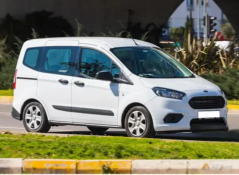 إيجار Ford TOURNEO COURİER 2022 في إسطنبول