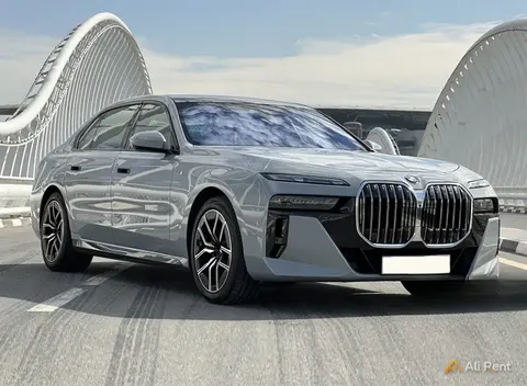 إيجار BMW 735i 2023 في دبي