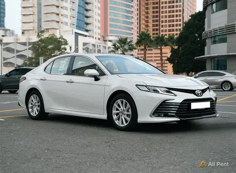 إيجار Toyota Camry 2023 في دبي